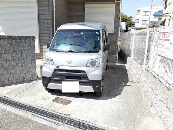 江坂町３丁目戸建賃貸2階3LDK 自転車置き場の画像