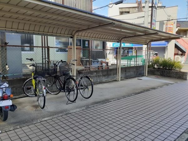 アメニティ東香里3階 自転車置き場の画像