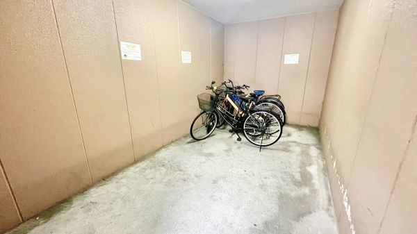 アーバンライフ巽3階2LDK 自転車置き場の画像