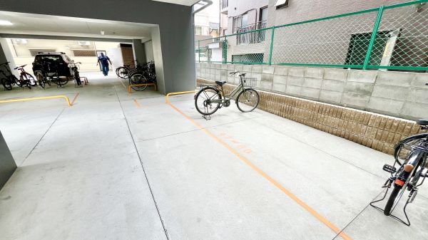 グランパシフィック玉出3階1K 自転車置き場の画像