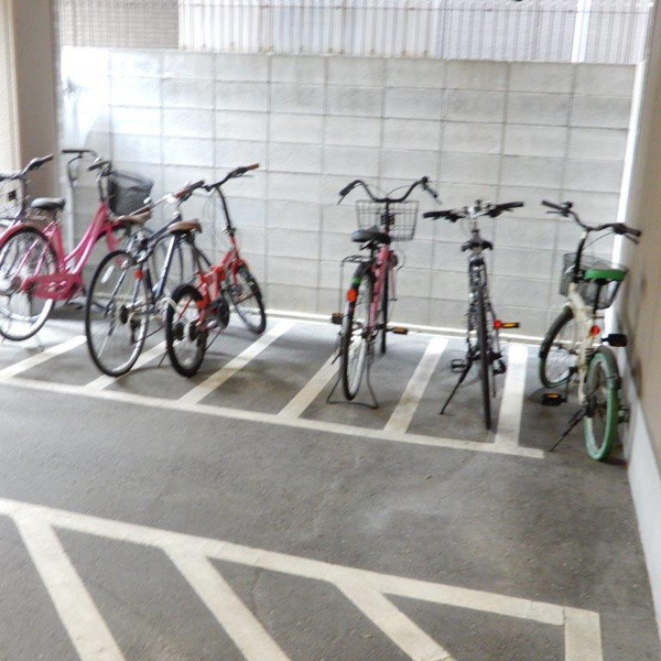グランドヴィラ都島5階1K 自転車置き場の画像