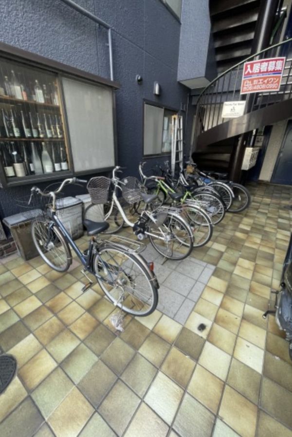 ハイツサンヒーロー4階1DK 自転車置き場の画像
