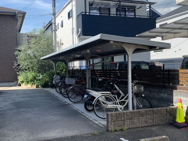 メゾンシャローム B2階1K 自転車置き場の画像
