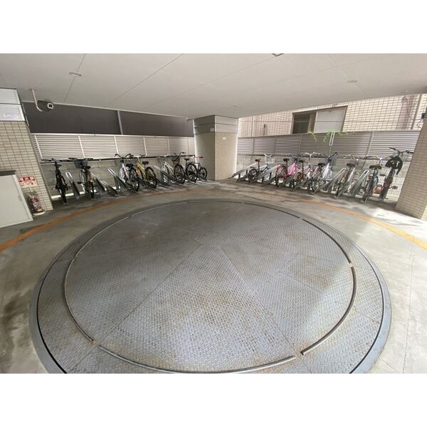 プレミアパリェ四天王寺07階1K 自転車置き場の画像