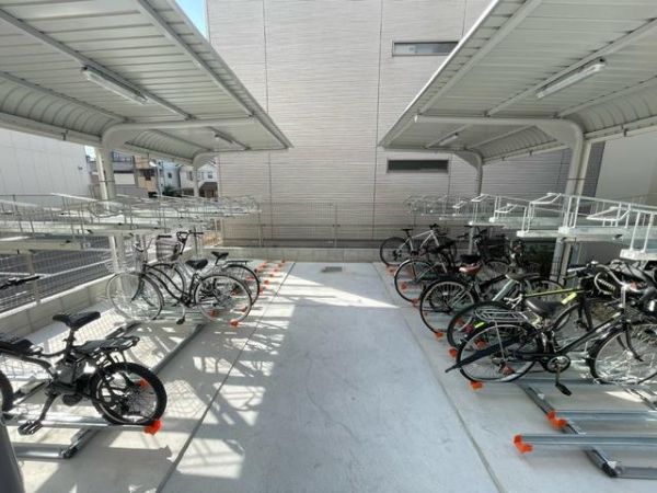 VIVACE三国ヶ丘５階1K 自転車置き場の画像