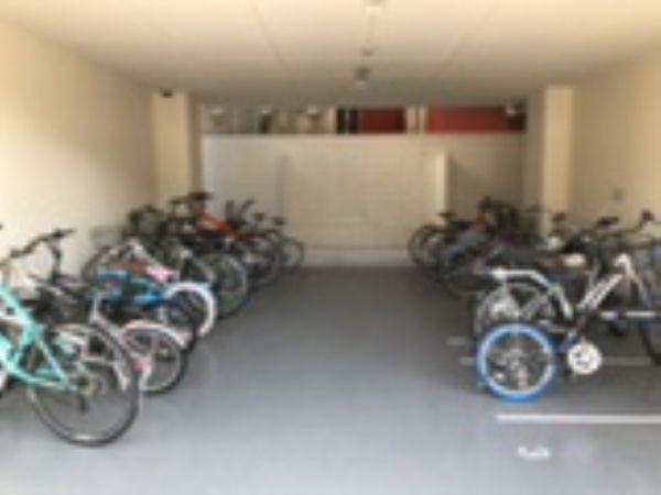 ペリドット長居公園5階1LDK 自転車置き場の画像