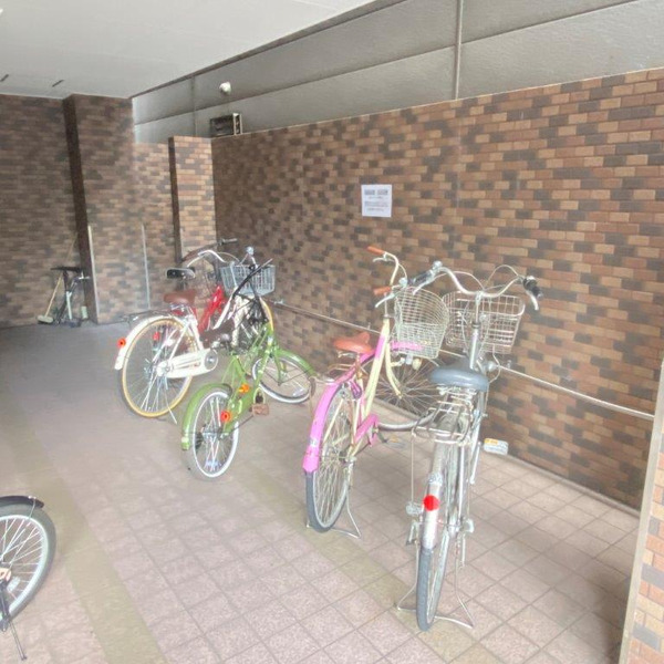 マンション丸旺2階 自転車置き場の画像