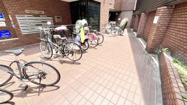 グランドメゾン富士2階2DK 自転車置き場の画像