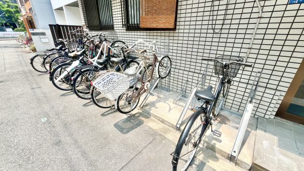 ロイヤルメゾン4階1DK 自転車置き場の画像