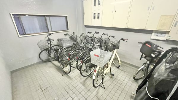 ラパンジール住吉大社5階2DK 自転車置き場の画像
