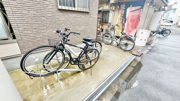 わいわいロード粉浜3階2DK 自転車置き場の画像