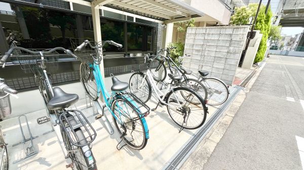 F asecia scelto1階1LDK 自転車置き場の画像