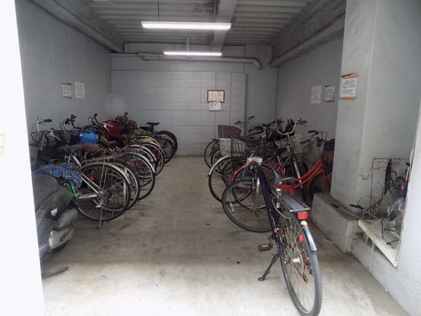 美章園中村ビル2階1K 自転車置き場の画像