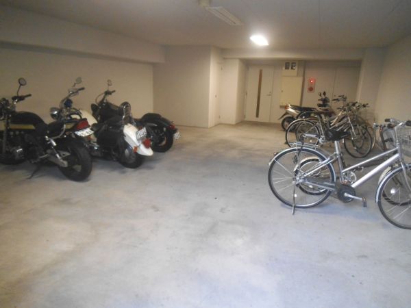 AH-BONⅡ2階1K 自転車置き場の画像
