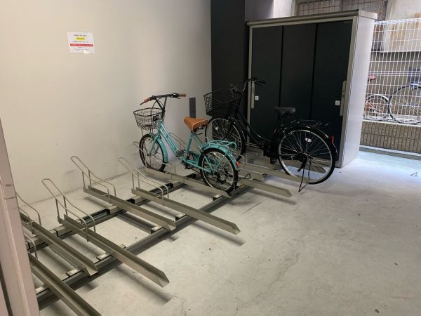 JESUS SQUARE nippombashi7階1LDK 自転車置き場の画像