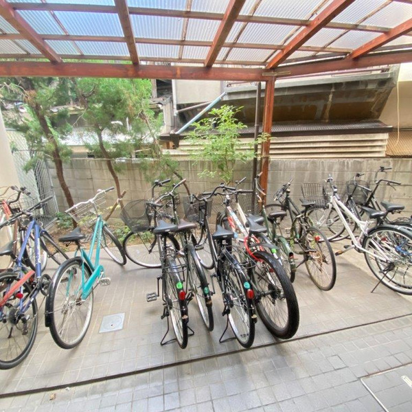  ＡＤＯＲＥＲ4階1K 自転車置き場の画像