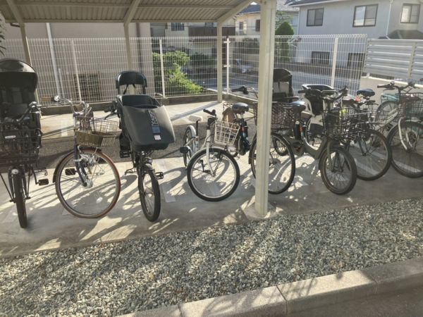 BLANC FORET2階2LDK 自転車置き場の画像