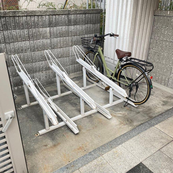  Ritz小阪3階1K 自転車置き場の画像
