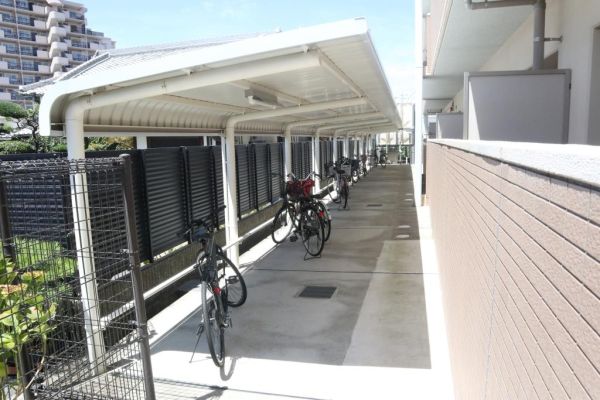 ルミエール・りんくう2階1DK 自転車置き場の画像