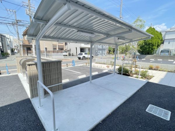 ヴィリアン1階1LDK 自転車置き場の画像