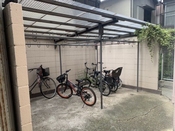 花園マンション3階1R 自転車置き場の画像