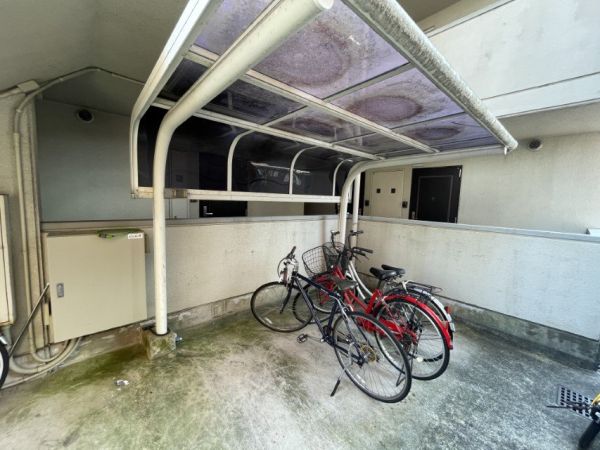 ロアール平針3階 自転車置き場の画像