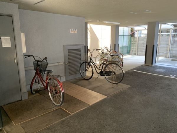 フラーリッシュ緑4階2LDK 自転車置き場の画像