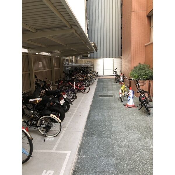 グランカーサ難波元町3階1LDK 自転車置き場の画像