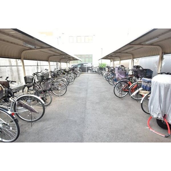 シロハイヌ今米09階 自転車置き場の画像