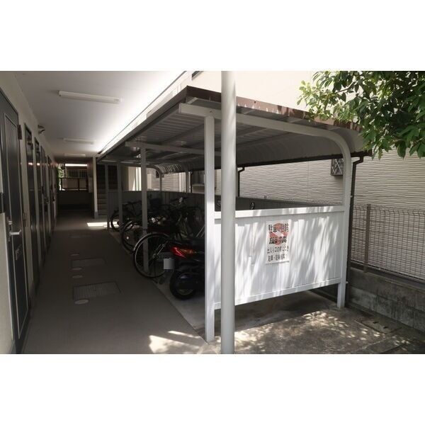 アネックス川端03階1K 自転車置き場の画像