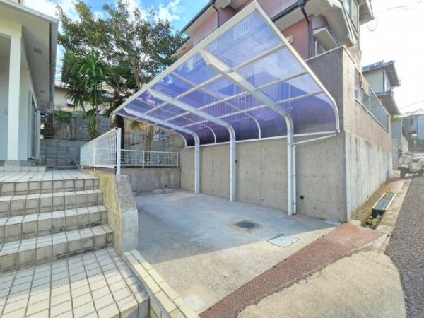 メゾン・ド・アンティークさつき台1階4LDK以上 自転車置き場の画像