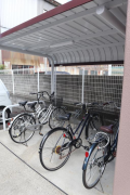 ラフィネシャンブル3階1K 自転車置き場の画像