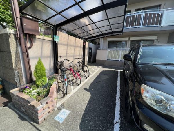 サンメゾン難波　1階3DK 自転車置き場の画像