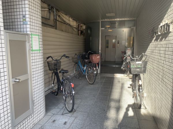 グレースサカイ5階2DK 自転車置き場の画像
