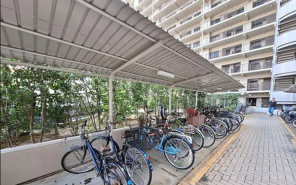 コスモ神戸本山12階3LDK 自転車置き場の画像