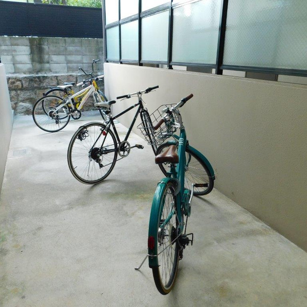 エスペランサ御影Ⅲ3階1K 自転車置き場の画像
