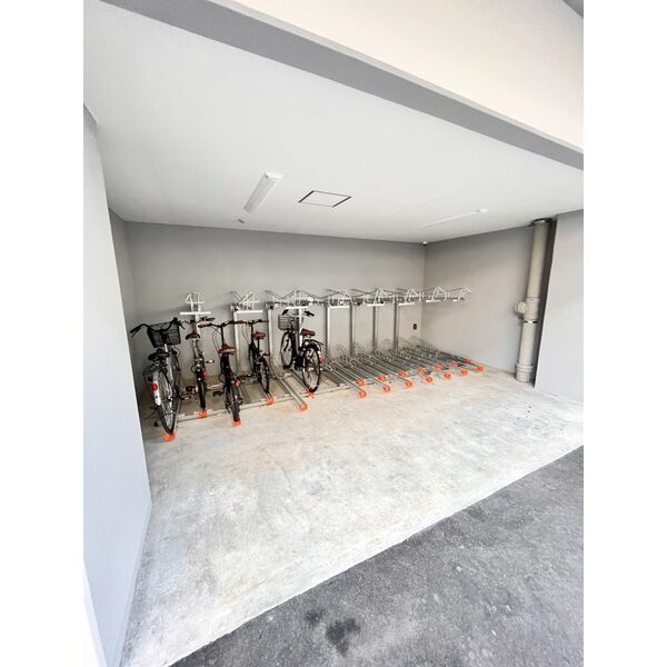 GLUCK MAISON S-SAKAI XVI4階1K 自転車置き場の画像