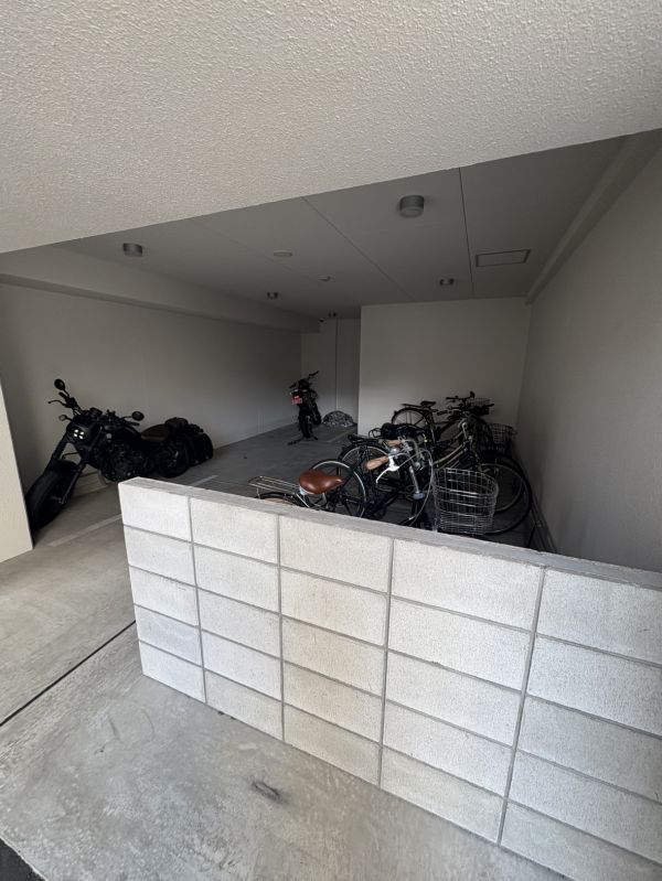 プレサンスＮＥＯ九条ディアシス5階1LDK 自転車置き場の画像
