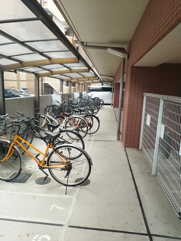 エクセレント上新9階1K 自転車置き場の画像