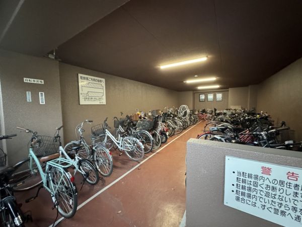 リアライズ吉田6階3LDK 自転車置き場の画像