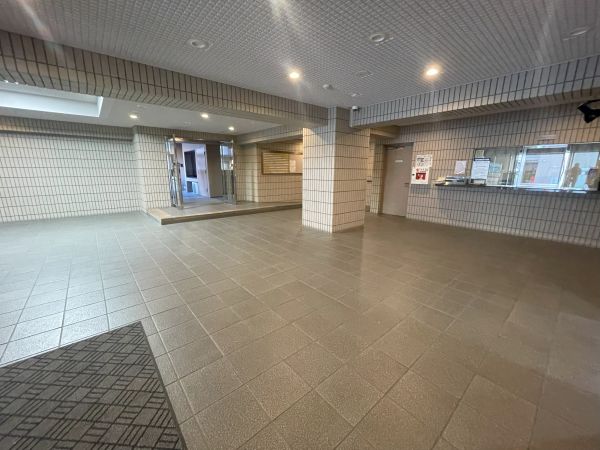 アドリーム石切山手6階4LDK以上 エントランスの画像