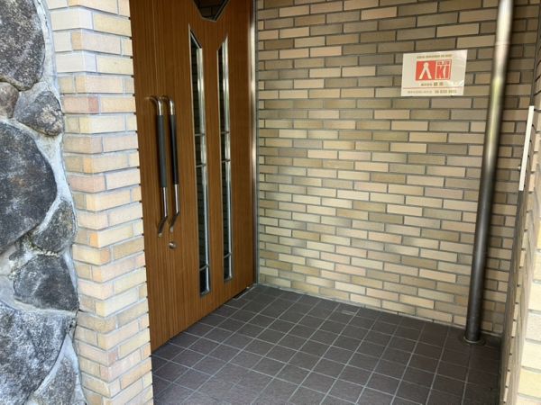 アーバンコート西緑丘1（実質2階2LDK エントランスの画像
