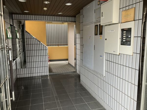 シプレハイツ3階2LDK エントランスの画像