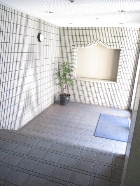 アルブル2階3LDK エントランスの画像