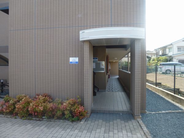 ソレーユ松村2階3LDK エントランスの画像