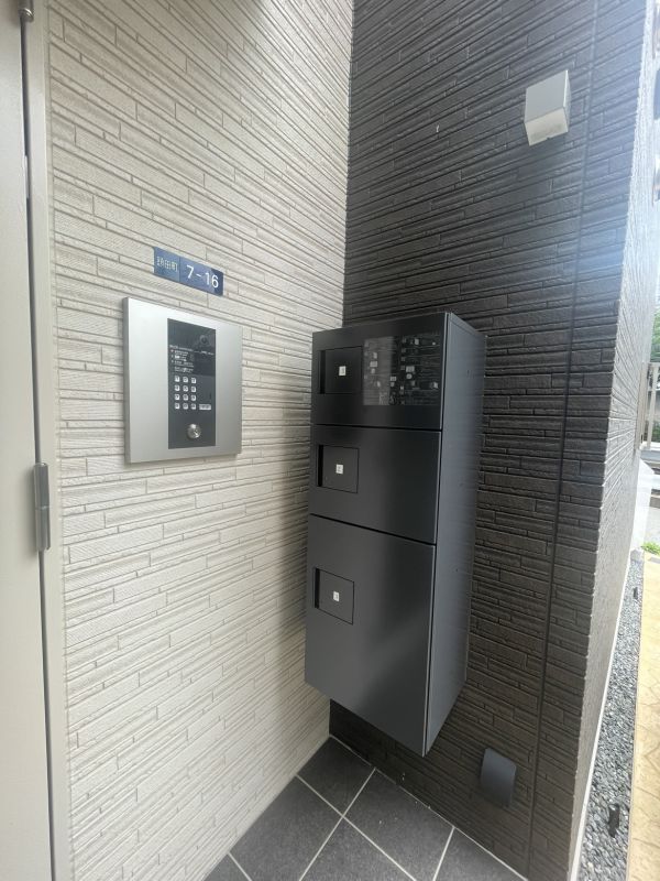 カーサフォルトゥナート額田駅前3階1K エントランスの画像