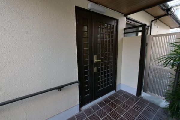豊中市立花町戸建2階4LDK以上 エントランスの画像