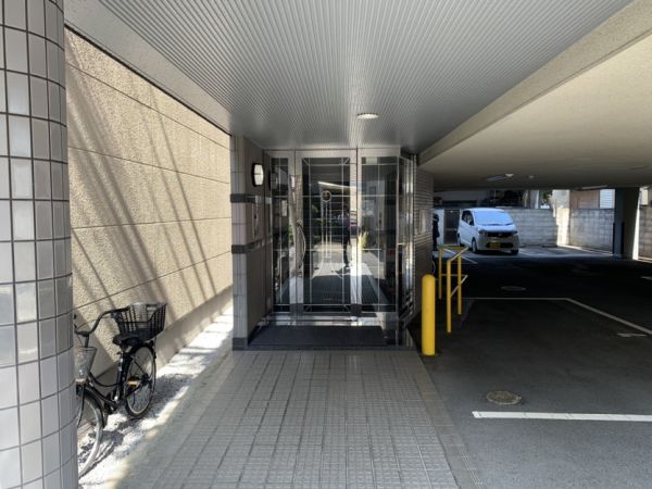 フラーリッシュ緑4階2LDK エントランスの画像