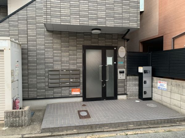 アンプルールフェールドミール3階1K エントランスの画像