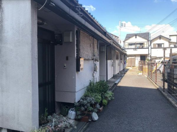 萩原文化1階2DK エントランスの画像